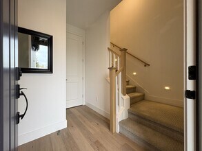 1381 W Middlefield Rd in Mountain View, CA - Building Photo - Building Photo