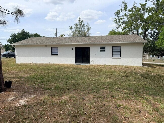 13186 Thrush St in Spring Hill, FL - Building Photo - Building Photo