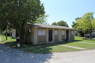 Covina Plaza in San Antonio, TX - Foto de edificio - Building Photo