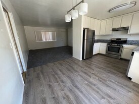 709 W Atkins Ave, Unit A in Ridgecrest, CA - Building Photo