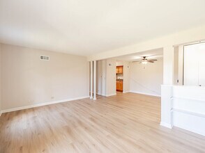 530 Shorely Dr in Barrington, IL - Building Photo - Building Photo