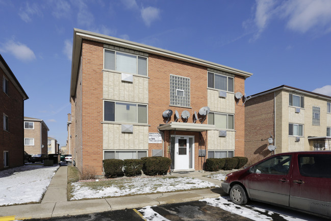 9240 Sally Ln in Schiller Park, IL - Building Photo - Building Photo