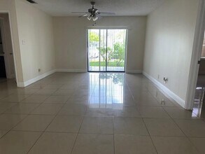 11211 W Atlantic Blvd, Unit 105 in Coral Springs, FL - Building Photo - Building Photo