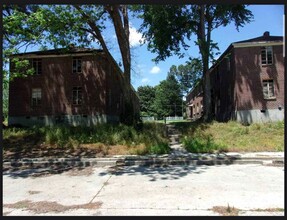 1304 E Broadway Ave in Forrest City, AR - Foto de edificio - Building Photo