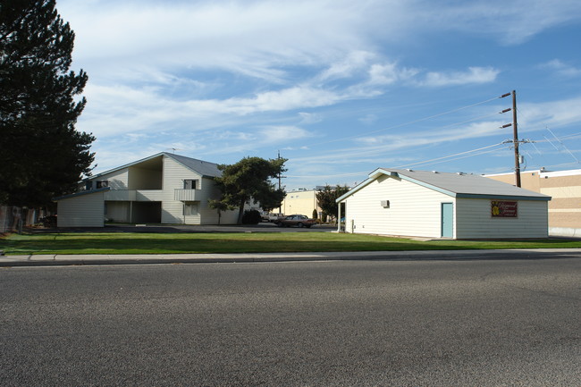 Rosewood Terrace in Ontario, OR - Building Photo - Building Photo