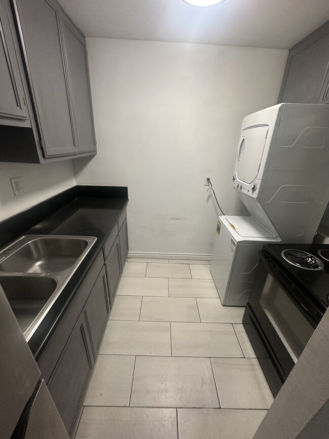 5447 Blackwelder St, Unit 4 in Los Angeles, CA - Building Photo - Building Photo