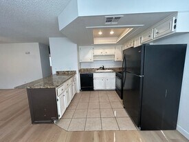 725 Rock Springs Dr in Las Vegas, NV - Building Photo