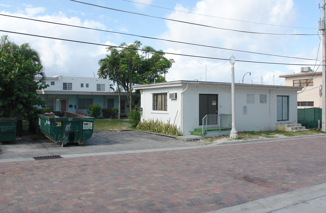 Lambiance Apartments in Hollywood, FL - Building Photo