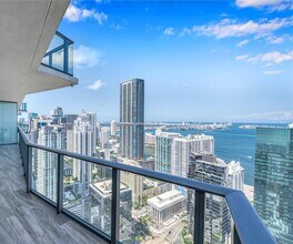 1300 S Miami Ave, Unit 4805 in Miami, FL - Foto de edificio - Building Photo