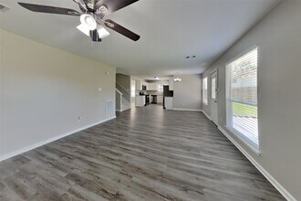 21469 S Towerguard Dr in Kingwood, TX - Building Photo - Building Photo