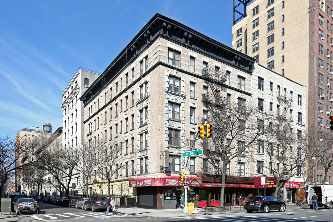 960-962 Amsterdam Ave in New York, NY - Building Photo