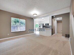 12211 NE 147th Pl in Kirkland, WA - Building Photo - Building Photo