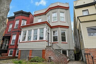 158 Edgar St in Weehawken, NJ - Building Photo