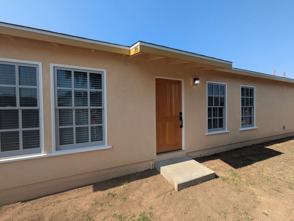 956 N Gordon St in Pomona, CA - Building Photo