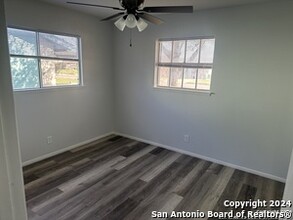 115 Meadow Trail Dr in San Antonio, TX - Building Photo - Building Photo