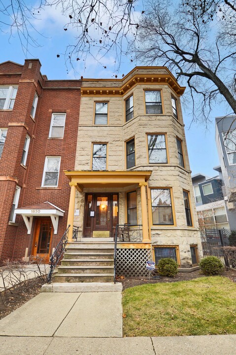 1826 W Patterson in Chicago, IL - Foto de edificio