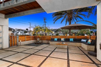 8001 Calle De La Plata in San Diego, CA - Building Photo - Building Photo