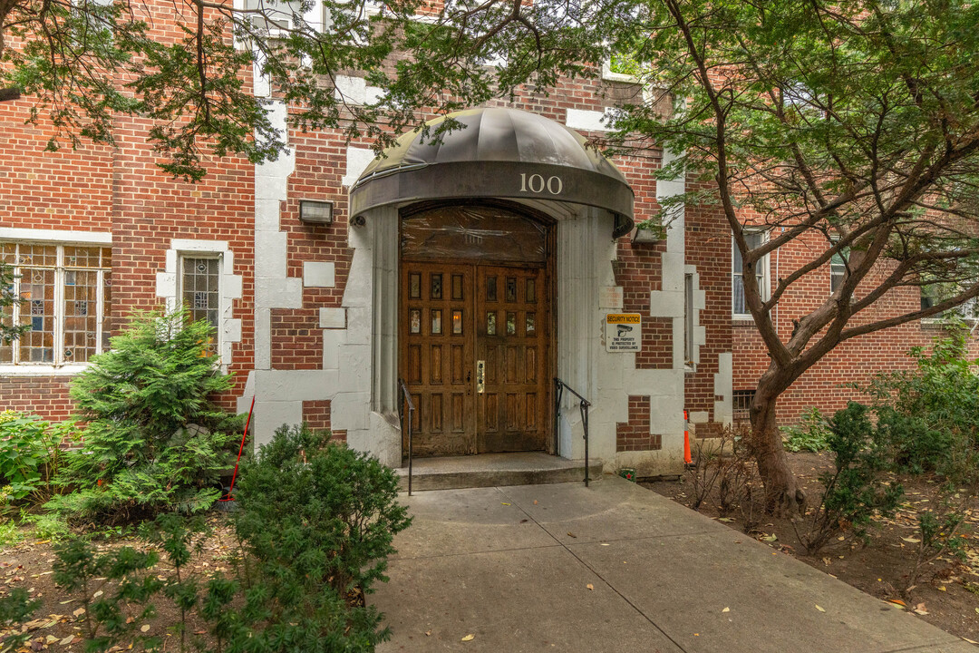 100 Avenue P in Brooklyn, NY - Foto de edificio