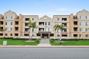 8889 Caminito Plaza Centro in San Diego, CA - Building Photo