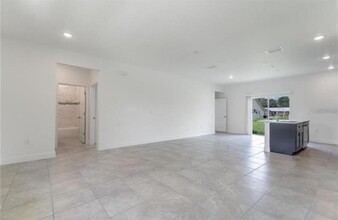 1910 Lakeview Ln in Poinciana, FL - Building Photo - Building Photo