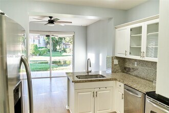 12625 NW 56th St in Coral Springs, FL - Foto de edificio - Building Photo