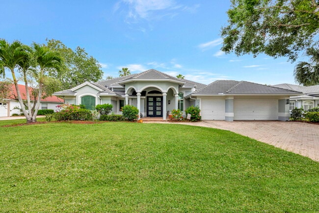 property at 2703 SW Glenmoor Way