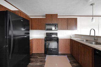 5075 Canterbury Ave in Portage, IN - Foto de edificio - Building Photo