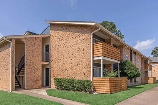 Scenic Pines Apartments in Longview, TX - Building Photo