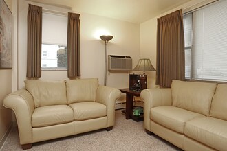 Kenwood Manor Apartments in Sioux Falls, SD - Building Photo - Interior Photo