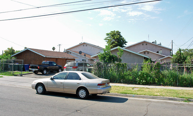 4530-4536 E White Ave in Fresno, CA - Building Photo - Building Photo