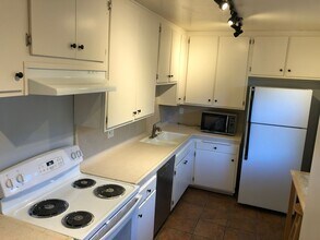 8148 Redlands St in Los Angeles, CA - Building Photo - Building Photo