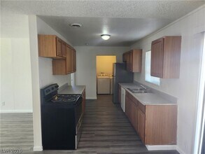 2700 E Basswood Ave in North Las Vegas, NV - Building Photo - Building Photo