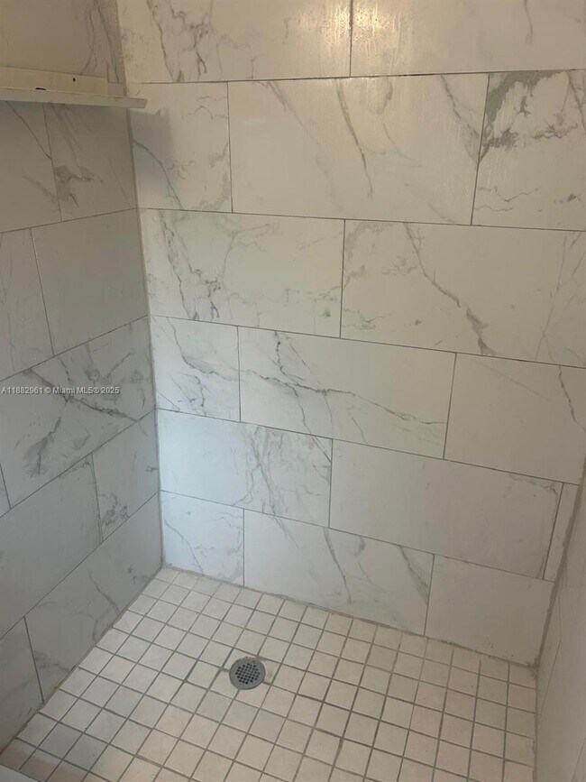 615 NE 3rd St in Hallandale Beach, FL - Building Photo - Building Photo