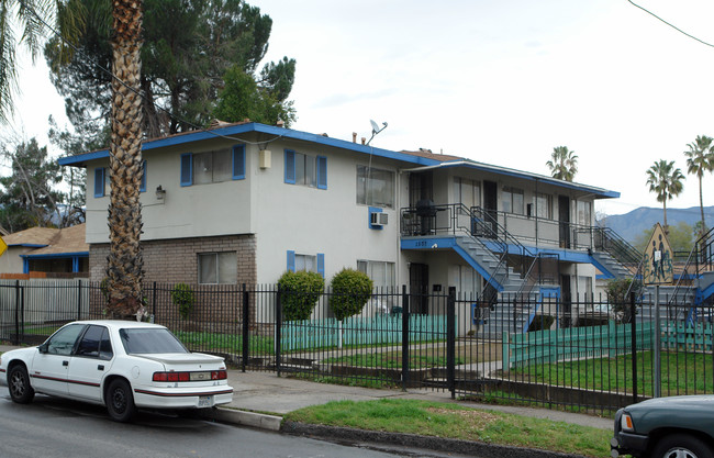 1521 N Sierra Way in San Bernardino, CA - Foto de edificio - Building Photo