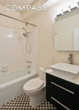 80 Park Ave in New York, NY - Building Photo - Building Photo