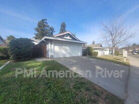 3041 Wolfe Ct in Antelope, CA - Building Photo