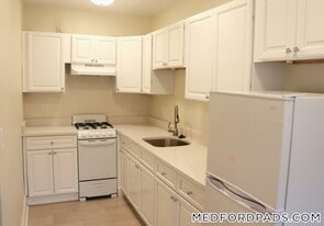 53 Fellsway W, Unit 18 in Medford, MA - Building Photo