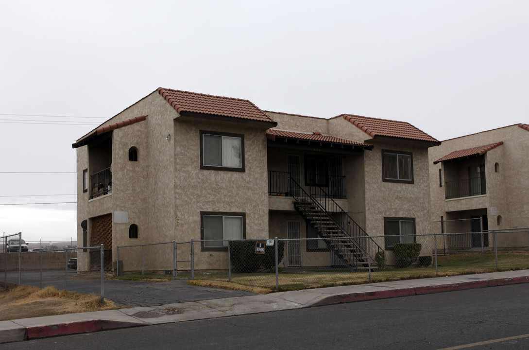 628 E Virginia Way in Barstow, CA - Building Photo