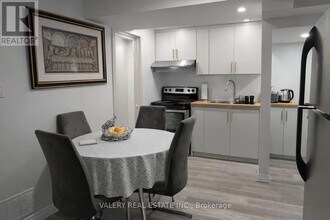 16 Vanwood Crescent in Brampton, ON - Building Photo - Building Photo