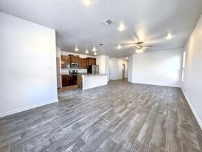 722 Freedom Cir in Nolanville, TX - Foto de edificio - Building Photo