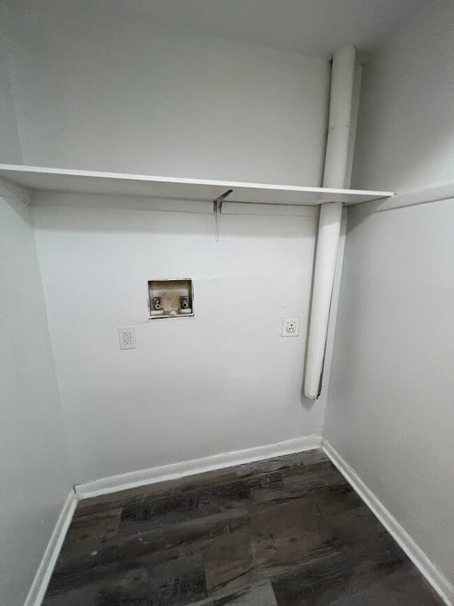 property at 1714 Hickorydale Dr