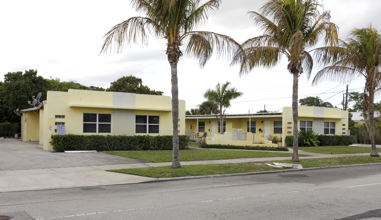 Cass-Dan Apartments in West Palm Beach, FL - Building Photo