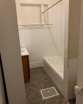 1441 W Macon St in Decatur, IL - Building Photo