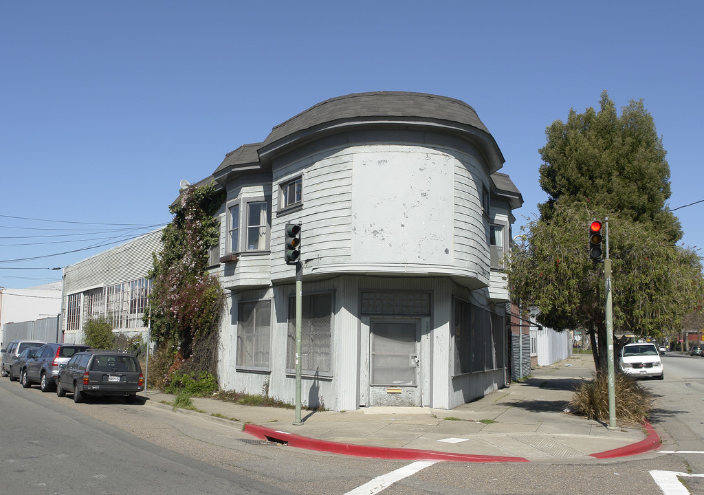 3275 Hollis St in Oakland, CA - Foto de edificio