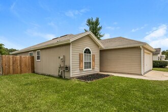 2000 Hunters Trace Cir in Middleburg, FL - Building Photo - Building Photo