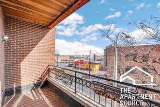 2358 N Damen Ave, Unit 2 in Chicago, IL - Building Photo - Building Photo