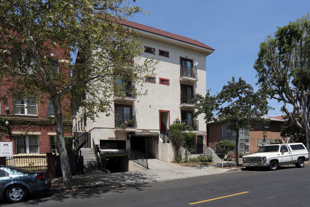 207 N Kenmore Ave in Los Angeles, CA - Foto de edificio