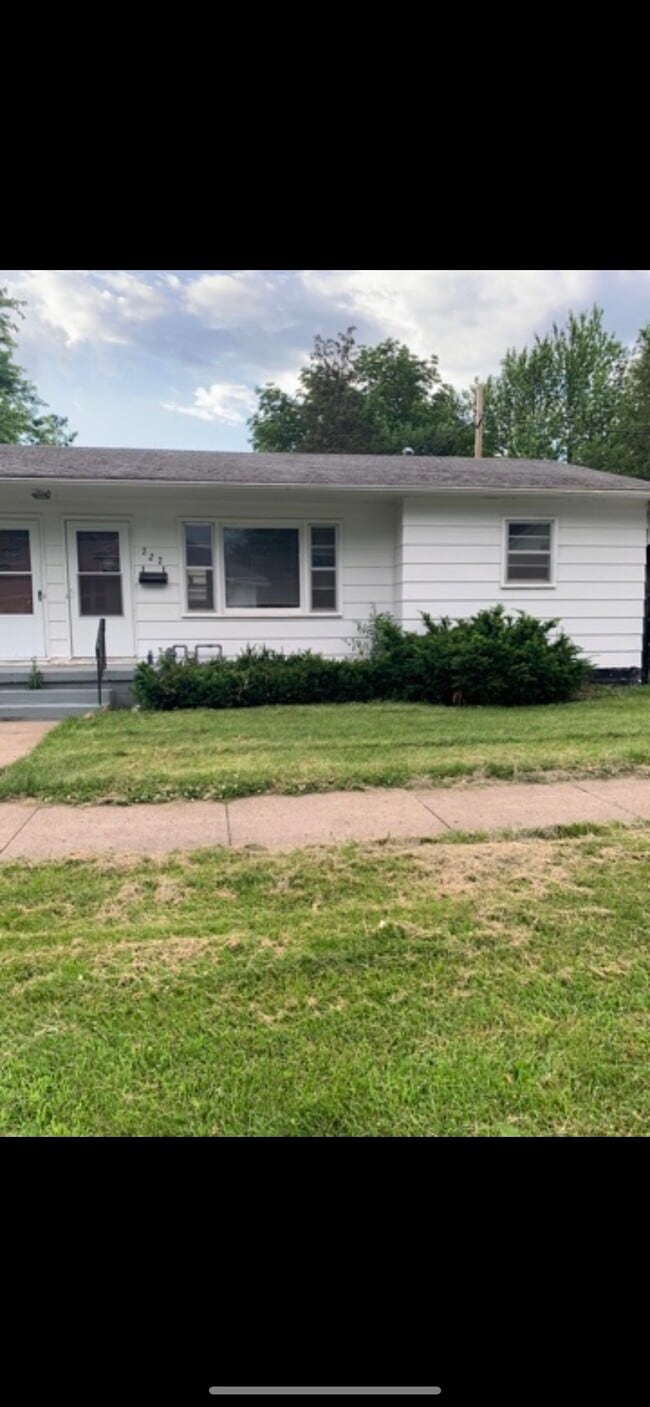 property at 222 W Wellington ST