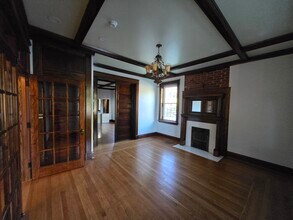 2325 Reading Rd, Unit Apartment 1 in Cincinnati, OH - Foto de edificio - Building Photo