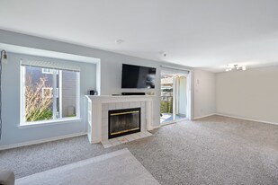 12530 109th Ct NE in Kirkland, WA - Building Photo